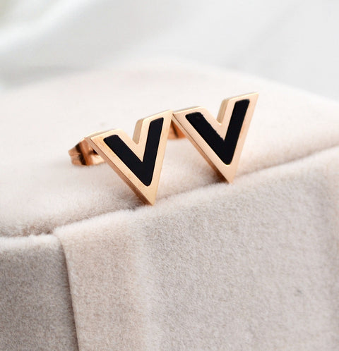 V-Shaped Black Earrings