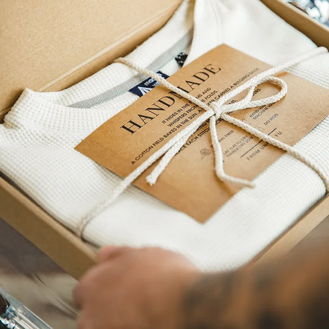 MADEN T-shirt gaufré en tricot à col rond rétro fait à la main