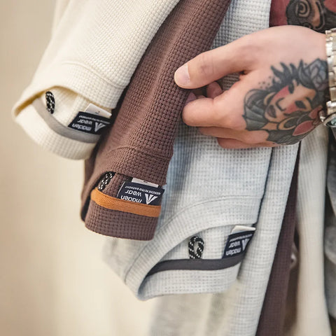 MADEN T-shirt gaufré en tricot à col rond rétro fait à la main